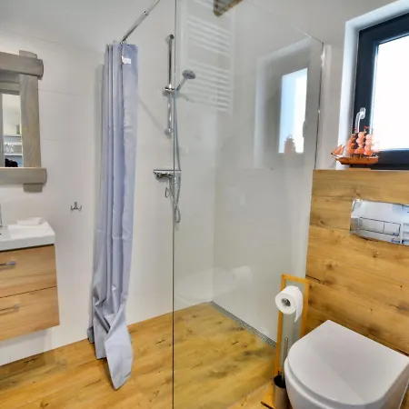בית נופש Comfortable Homes With Air Conditioning סיאנוז'טי
