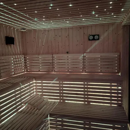 בית נופש Comfortable Homes With Air Conditioning סיאנוז'טי